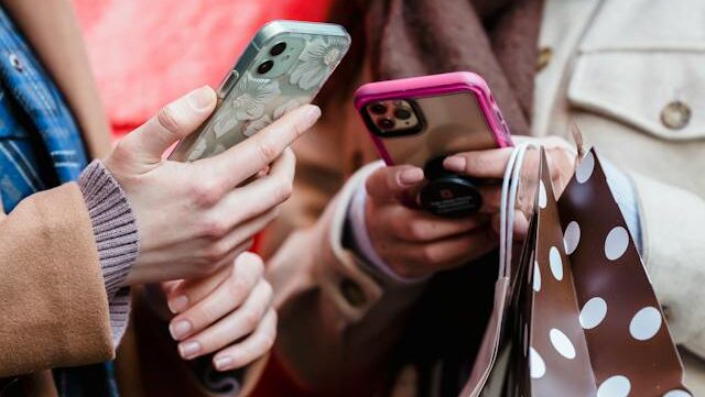 Polémica Decisión Canarias Podría Decir Adiós a los Móviles en Colegios