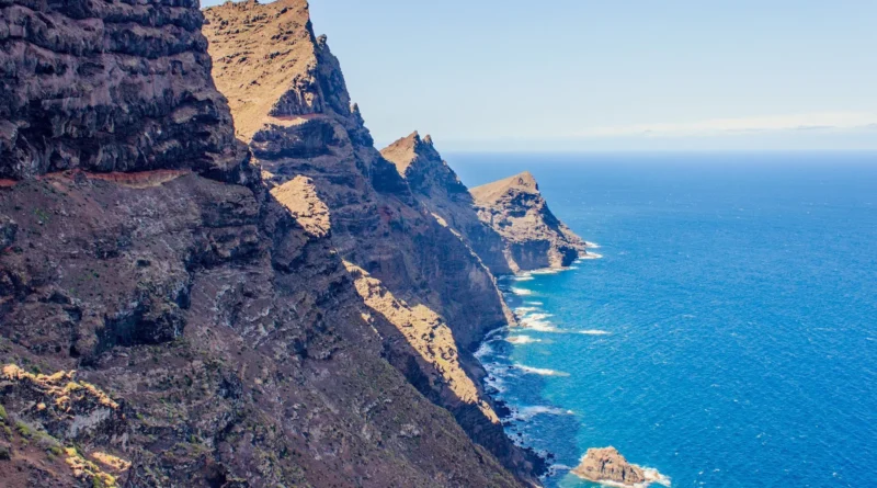 Mirador con vistas a las montañas de Gran Canaria